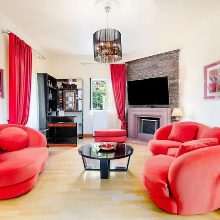 Vakantiehuis Le Chateau by CorfuΕscapes *